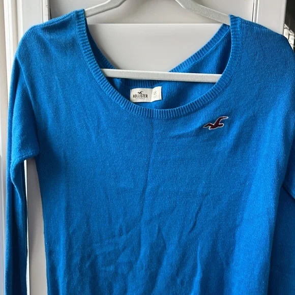 Hollister women’s XS royal blue sweater, EUC, barely worn. - Picture 5 of 6